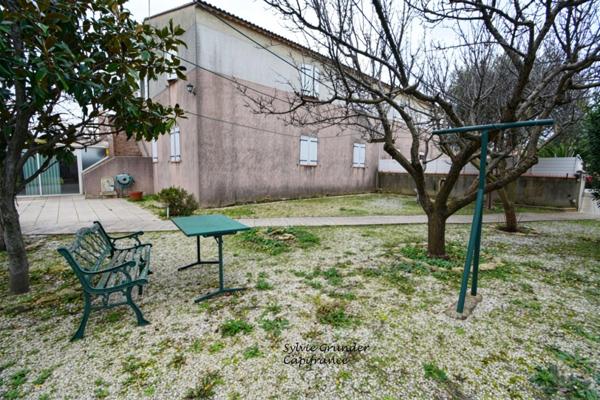 Appartement à louer 4 pièces MIRAMAS (13) avec jardin clos et box
