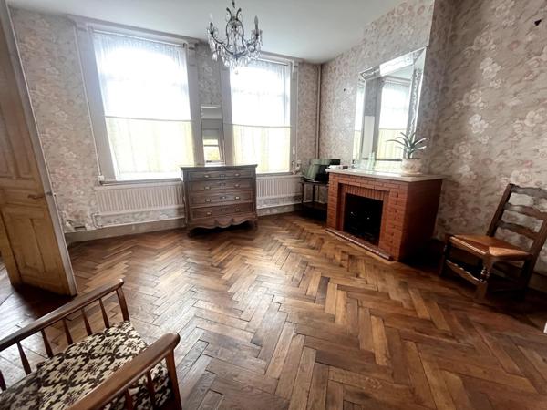 Maison semi-bourgeoise 120 m² , garage, parking et jardin, à deux minutes du centre-ville de BETHUNE !