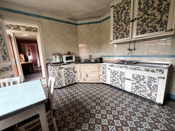 Maison semi-bourgeoise 120 m² , garage, parking et jardin, à deux minutes du centre-ville de BETHUNE !