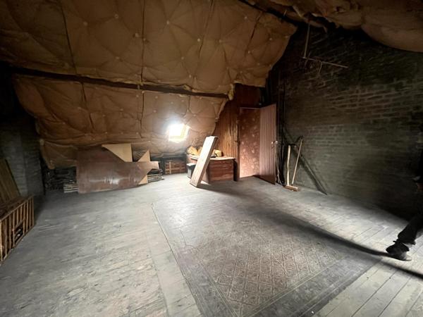 Maison semi-bourgeoise 120 m² , garage, parking et jardin, à deux minutes du centre-ville de BETHUNE !