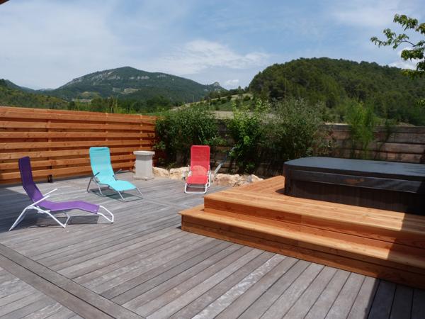 Pierrelongue (26170) MAISON CONTEMPORAINE 300 m2 HAB.- 5 gites - 1716 m2 de TERRAIN - PISCINE