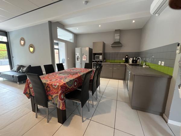 Pierrelongue (26170) MAISON CONTEMPORAINE 300 m2 HAB.- 5 gites - 1716 m2 de TERRAIN - PISCINE