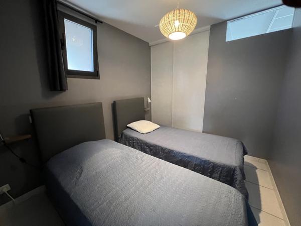 Pierrelongue (26170) MAISON CONTEMPORAINE 300 m2 HAB.- 5 gites - 1716 m2 de TERRAIN - PISCINE