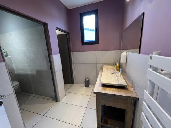 Pierrelongue (26170) MAISON CONTEMPORAINE 300 m2 HAB.- 5 gites - 1716 m2 de TERRAIN - PISCINE