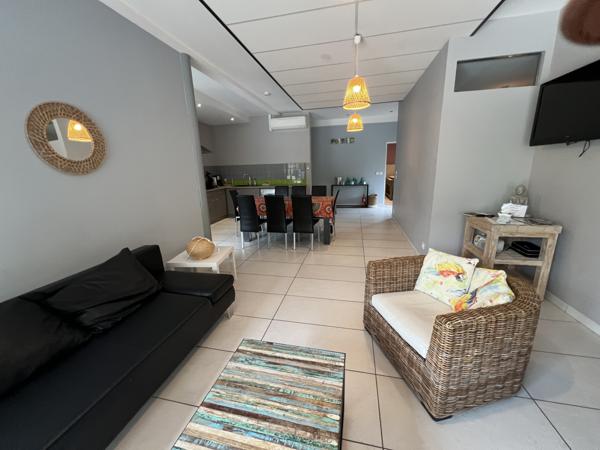 Pierrelongue (26170) MAISON CONTEMPORAINE 300 m2 HAB.- 5 gites - 1716 m2 de TERRAIN - PISCINE