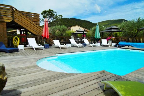 Pierrelongue (26170) MAISON CONTEMPORAINE 300 m2 HAB.- 5 gites - 1716 m2 de TERRAIN - PISCINE