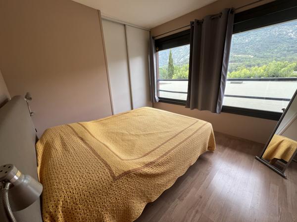 Pierrelongue (26170) MAISON CONTEMPORAINE 300 m2 HAB.- 5 gites - 1716 m2 de TERRAIN - PISCINE