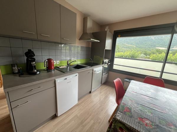 Pierrelongue (26170) MAISON CONTEMPORAINE 300 m2 HAB.- 5 gites - 1716 m2 de TERRAIN - PISCINE