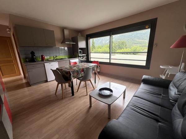 Pierrelongue (26170) MAISON CONTEMPORAINE 300 m2 HAB.- 5 gites - 1716 m2 de TERRAIN - PISCINE