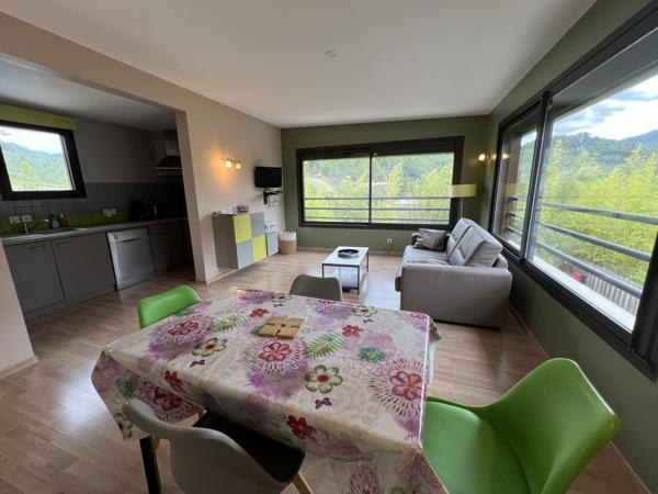 Pierrelongue (26170) MAISON CONTEMPORAINE 300 m2 HAB.- 5 gites - 1716 m2 de TERRAIN - PISCINE