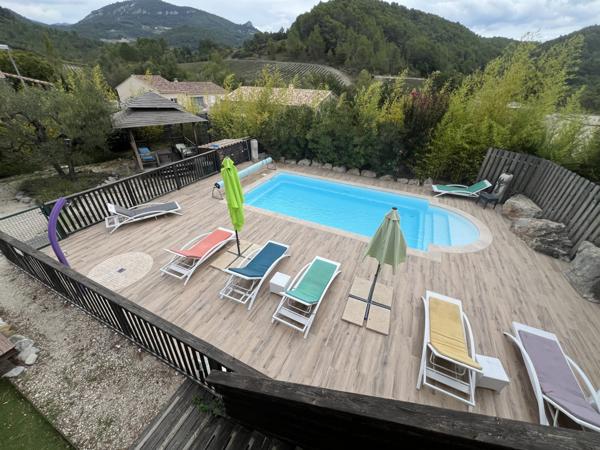 Pierrelongue (26170) MAISON CONTEMPORAINE 300 m2 HAB.- 5 gites - 1716 m2 de TERRAIN - PISCINE