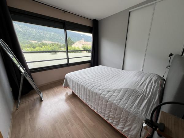 Pierrelongue (26170) MAISON CONTEMPORAINE 300 m2 HAB.- 5 gites - 1716 m2 de TERRAIN - PISCINE