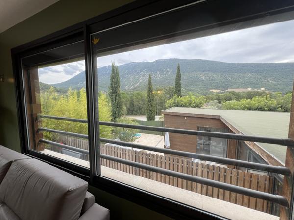 Pierrelongue (26170) MAISON CONTEMPORAINE 300 m2 HAB.- 5 gites - 1716 m2 de TERRAIN - PISCINE