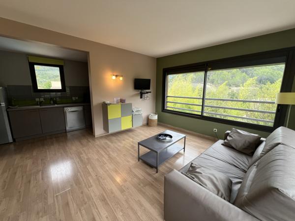 Pierrelongue (26170) MAISON CONTEMPORAINE 300 m2 HAB.- 5 gites - 1716 m2 de TERRAIN - PISCINE