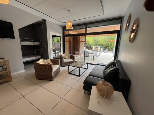 Pierrelongue (26170) MAISON CONTEMPORAINE 300 m2 HAB.- 5 gites - 1716 m2 de TERRAIN - PISCINE