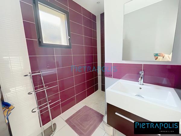 ANSE PROCHE CENTRE VILLA CONTEMPORAINE DE 152.59 M2 SUR TERRAIN DE 998 M2 AVEC PISCINE