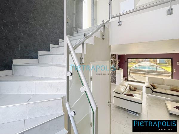 ANSE PROCHE CENTRE VILLA CONTEMPORAINE DE 152.59 M2 SUR TERRAIN DE 998 M2 AVEC PISCINE
