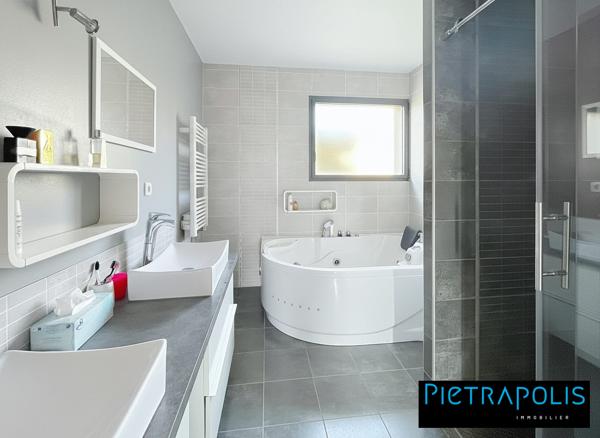 ANSE PROCHE CENTRE VILLA CONTEMPORAINE DE 152.59 M2 SUR TERRAIN DE 998 M2 AVEC PISCINE