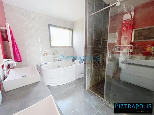 ANSE PROCHE CENTRE VILLA CONTEMPORAINE DE 152.59 M2 SUR TERRAIN DE 998 M2 AVEC PISCINE