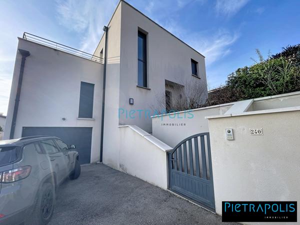 ANSE PROCHE CENTRE VILLA CONTEMPORAINE DE 152.59 M2 SUR TERRAIN DE 998 M2 AVEC PISCINE