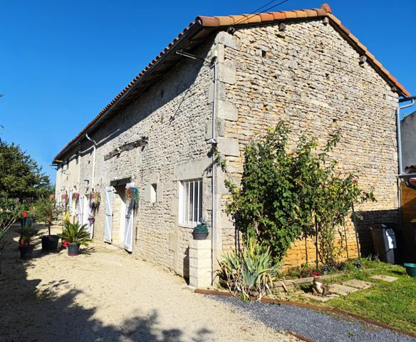 Longère familiale de 209 m² avec grand jardin arboré – Val-de-Comporté (Saint-Saviol)