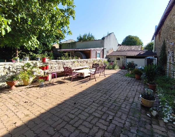 Longère familiale de 209 m² avec grand jardin arboré – Val-de-Comporté (Saint-Saviol)
