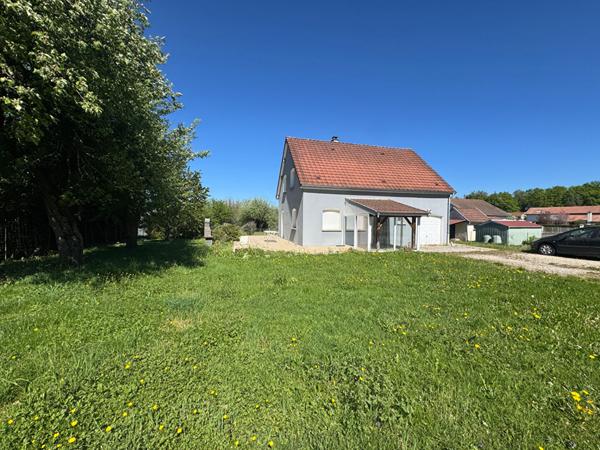 MAISON 2007 AU CALME DE 100 m²   TERRAIN 1000 M² CHAMPAGNEY
