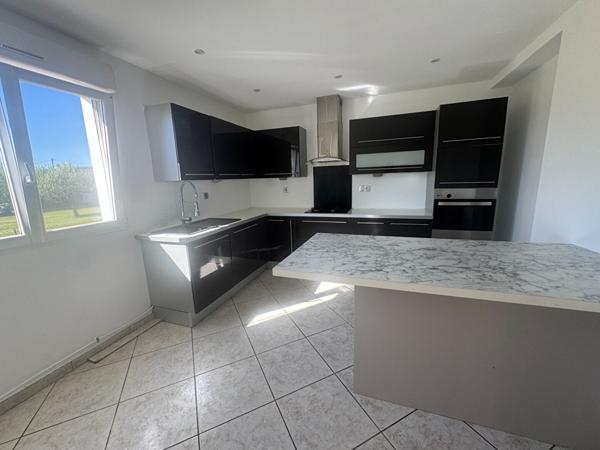 MAISON 2007 AU CALME DE 100 m²   TERRAIN 1000 M² CHAMPAGNEY