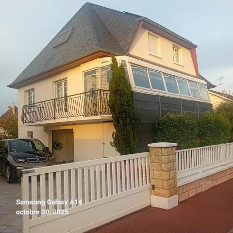 Maison exceptionnelle de très haute qualité classée énergétique  DPE C  . Fibre optique installée.