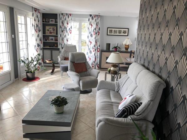 Maison exceptionnelle de très haute qualité classée énergétique  DPE C  . Fibre optique installée.