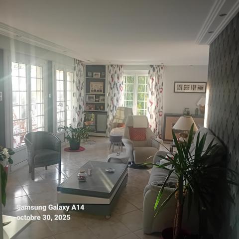 Maison exceptionnelle de très haute qualité classée énergétique  DPE C  . Fibre optique installée.