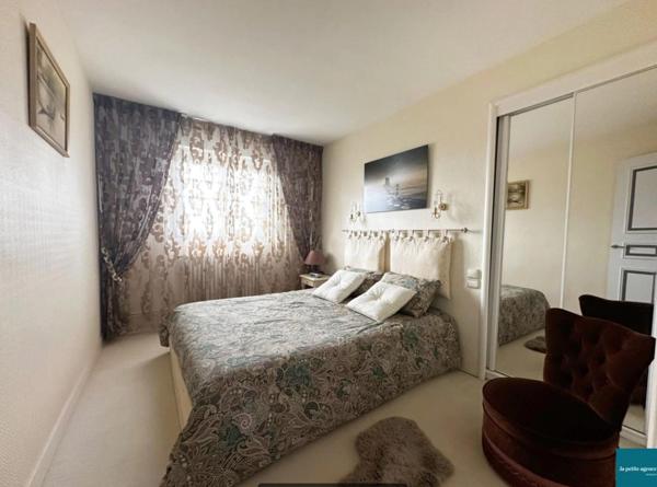 Maison exceptionnelle de très haute qualité classée énergétique  DPE C  . Fibre optique installée.