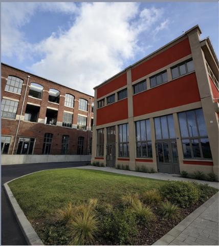 Local Commercial
        
        - 241 m² 318 000 € *