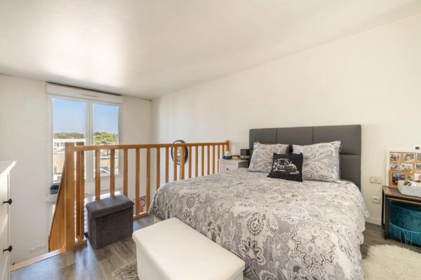 Studio de 35 m² avec chambre en mezzanine – Dernier étage – Parking – Immeuble de 2018