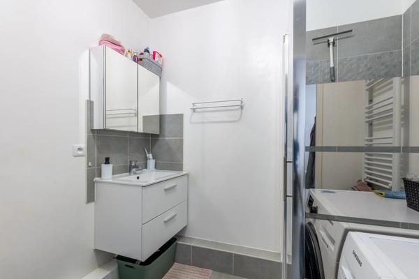 Studio de 35 m² avec chambre en mezzanine – Dernier étage – Parking – Immeuble de 2018