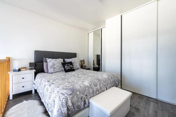 Studio de 35 m² avec chambre en mezzanine – Dernier étage – Parking – Immeuble de 2018