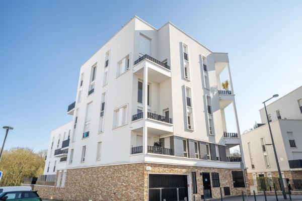 Studio de 35 m² avec chambre en mezzanine – Dernier étage – Parking – Immeuble de 2018