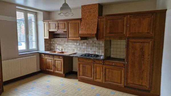 Maison de village avec terrain et garage à 150m