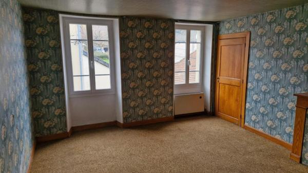 Maison de village avec terrain et garage à 150m