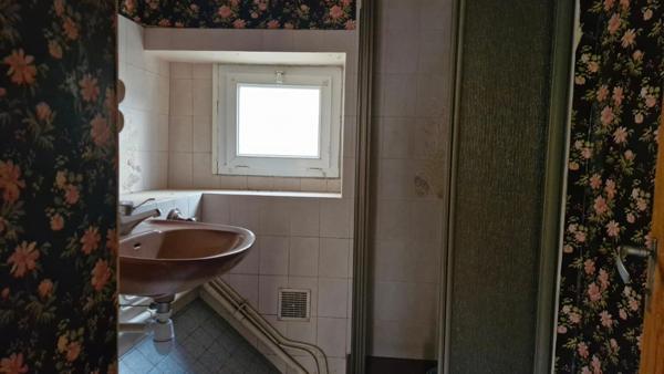 Maison de village avec terrain et garage à 150m