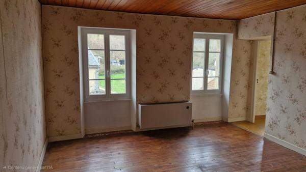 Maison de village avec terrain et garage à 150m