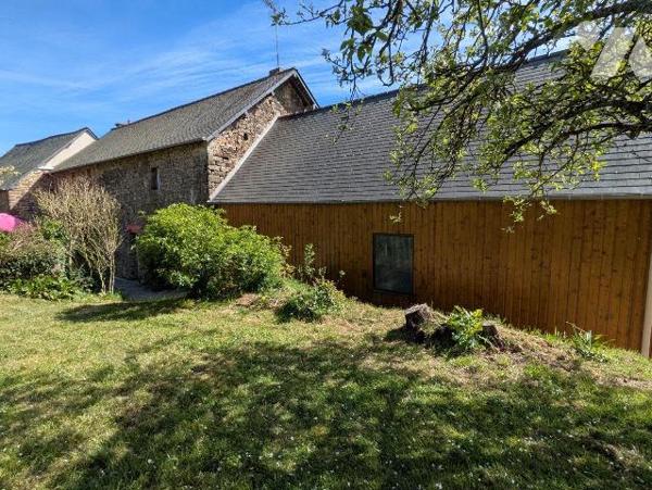 À VENDRE - Maison en pierres - Guichen, proche gare SNCF
Située à Guichen, à proximité immédia...