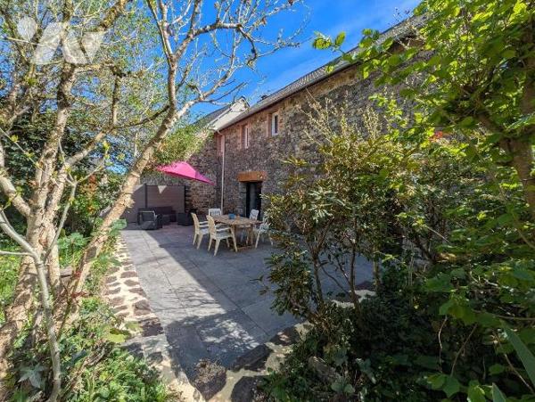 À VENDRE - Maison en pierres - Guichen, proche gare SNCF
Située à Guichen, à proximité immédia...