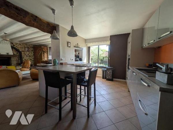 À VENDRE - Maison en pierres - Guichen, proche gare SNCF
Située à Guichen, à proximité immédia...