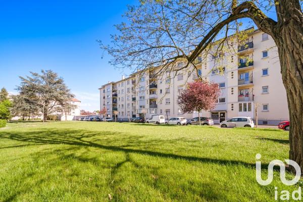 Appartement 3 pièces de 70 m² à Illzach (68110)