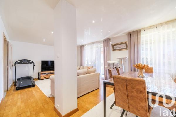 Appartement 3 pièces de 70 m² à Illzach (68110)