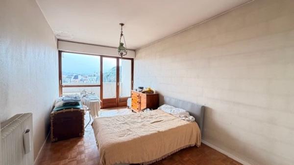 T4 – 90 m² – terrasse plein sud vue pyrénées – parking + cave