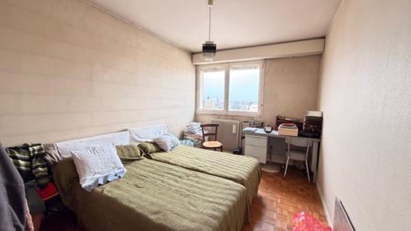 T4 – 90 m² – terrasse plein sud vue pyrénées – parking + cave