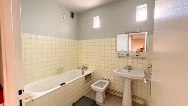 T4 – 90 m² – terrasse plein sud vue pyrénées – parking + cave