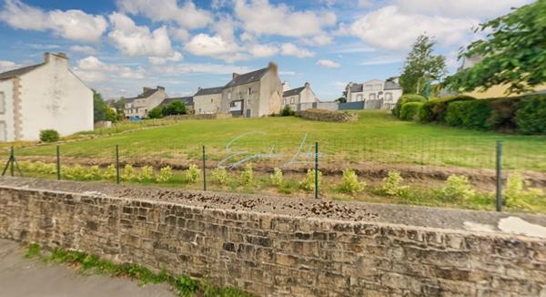 INVESTISSEURS!!! Centre-bourg d'Elliant - Immeuble 300M2 et parcelle de plus de 1000m2 divisible.